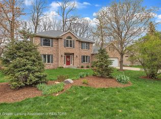 1094 Buckingham Rd, Haslett, MI 48840