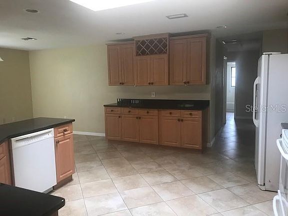 3rd image of 454 Strasburg Dr