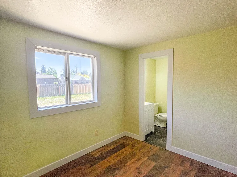 2328 SW Glacier Ave — Photo 16