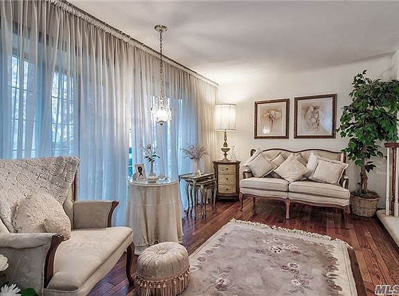5th image of 42 Beverly Pl