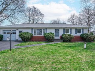 28 Clemente Ln, Waterford, NY 12188