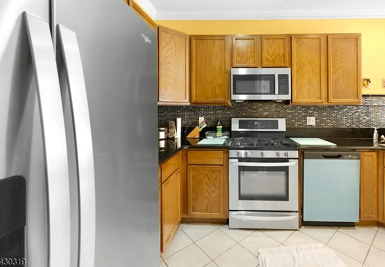 72 Albert Ct — Photo 28