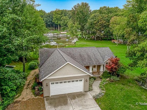 3rd image of 8767 Vanderstel Dr