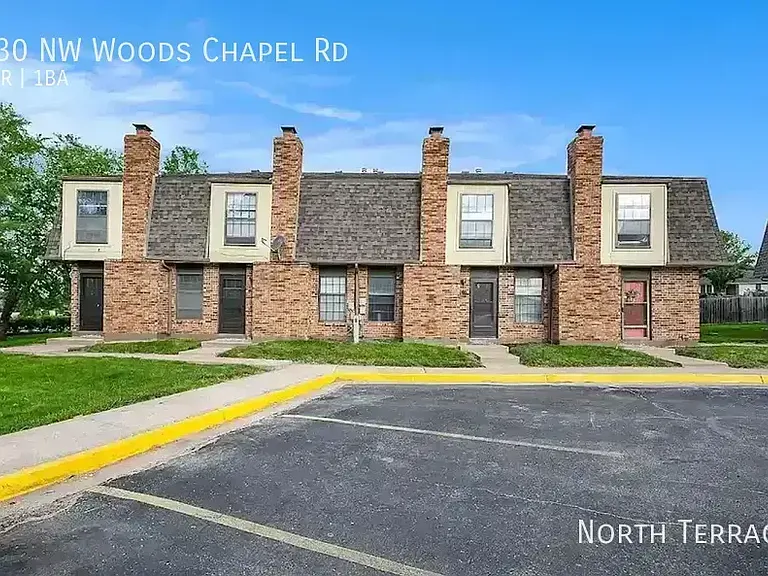 230 NW Woods Chapel Rd — Photo 2