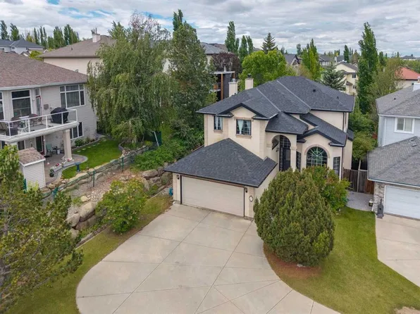 27 E Valley Creek Bay NW, Calgary, AB T3B 5V3