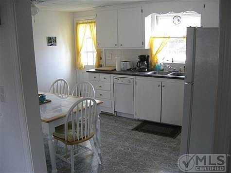 Kitchen with laminate tiles