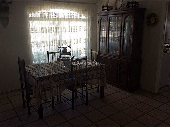 3rd image of 3717 Hawaii Ave