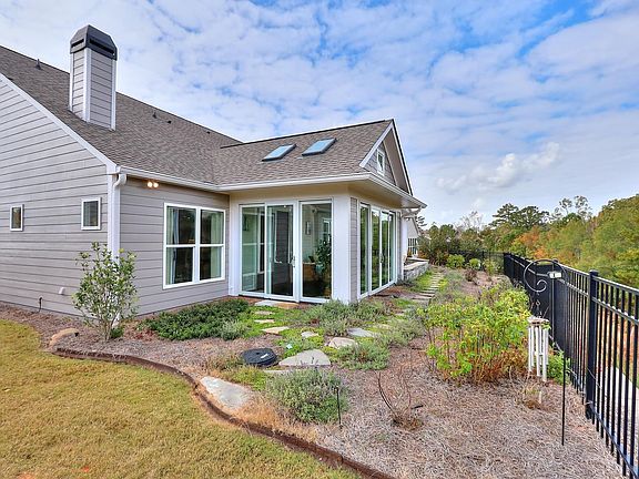 4th image of 1021 Peachbelt St