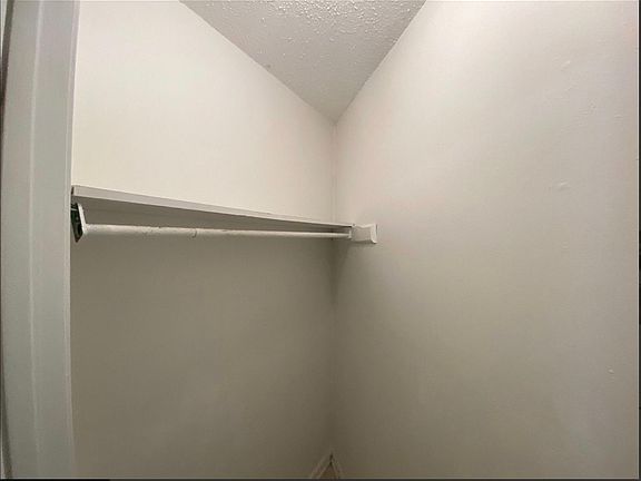 5th image of 3227 Fernwood Dr