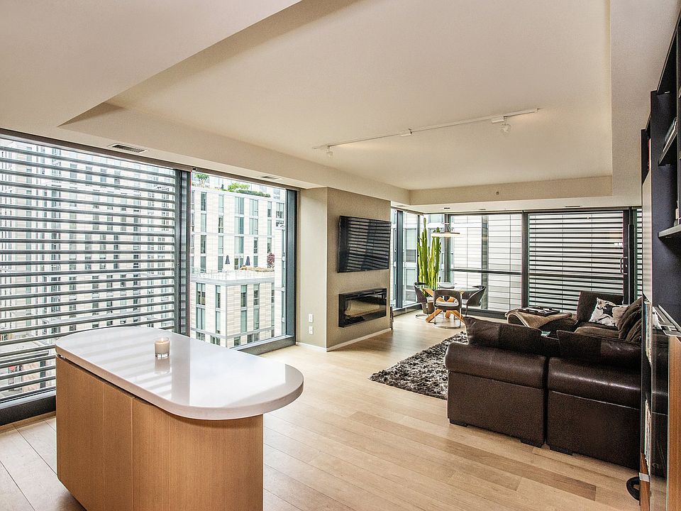 Spacious CORNER UNIT