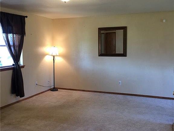 4th image of 102 Lou Dr
