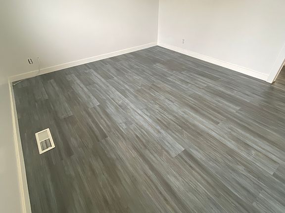 3rd image of 105 N Green Dr