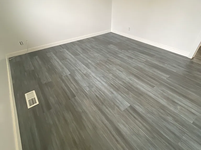 105 N Green Dr — Photo 3
