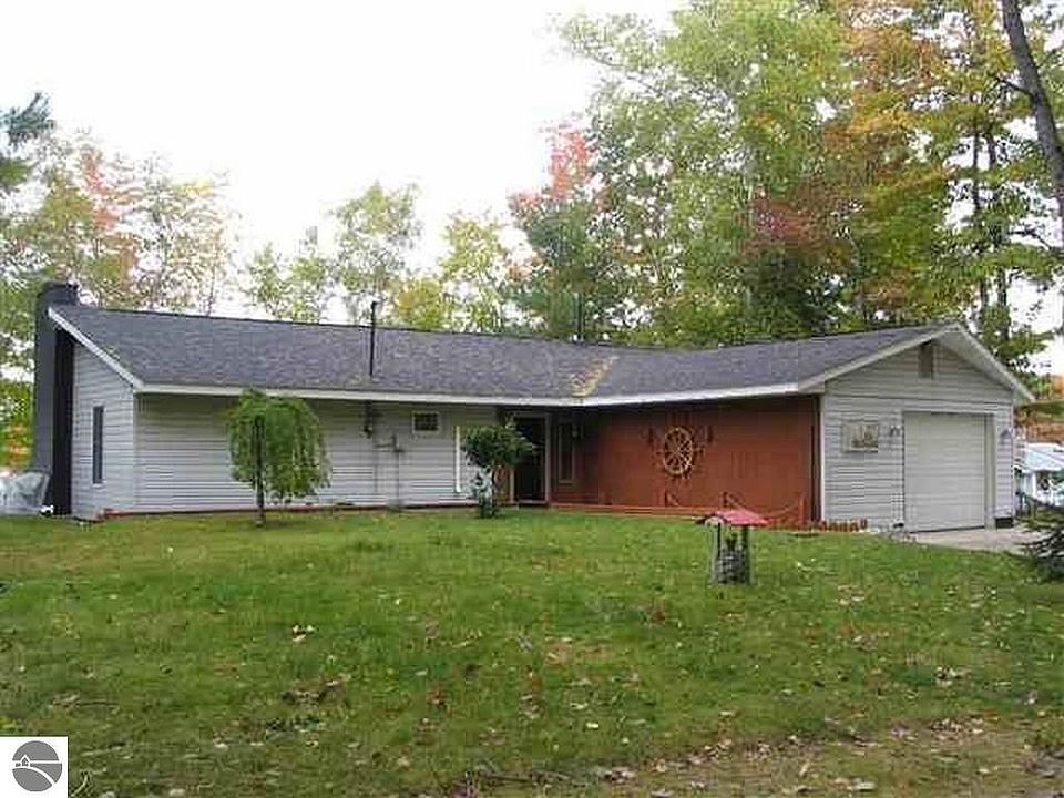 1st image of 9102 W Oak Ln