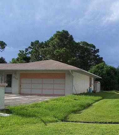 2nd image of 944 SE West Virginia Dr