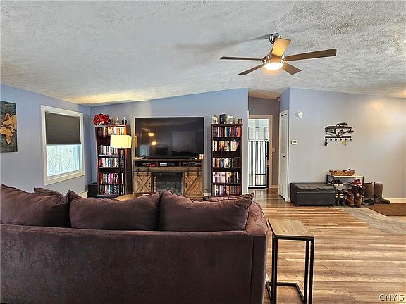 5th image of 383 Peter Scott Rd