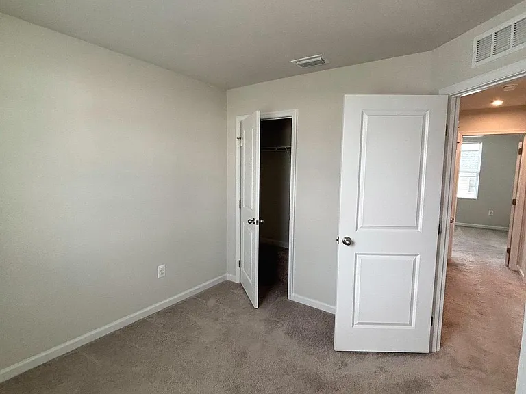 57 Sebago Pl — Photo 8