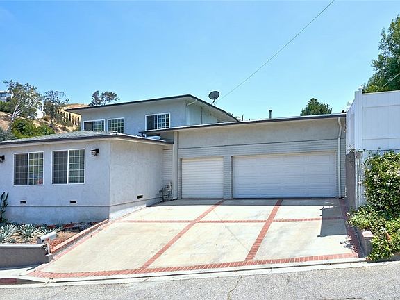3rd image of 22901 Cass Ave
