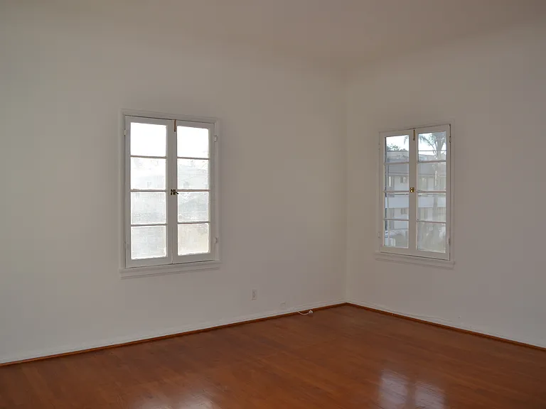 936 S Sherbourne Dr — Photo 15