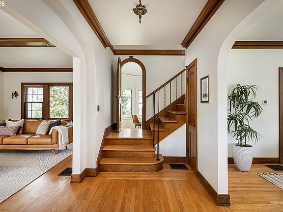 3rd image of 3365 NE Alameda St