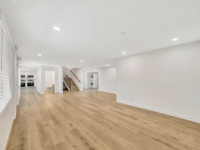 1584 W 37th St — Photo 9