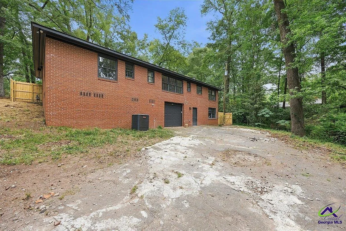 3 bed, 3078 sqft, $2,400 — Photo 4