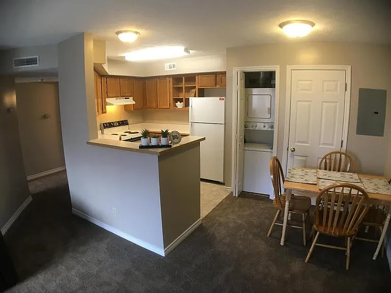 101 Northfield Dr — Photo 1