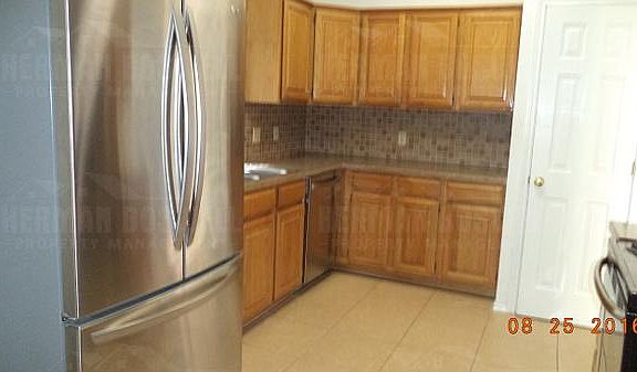 3rd image of 6001 Hilltop Dr