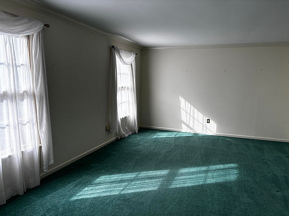 3rd image of 139 Country Ln
