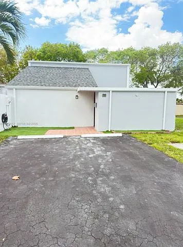 2560 SW 122nd Ct — Photo 2