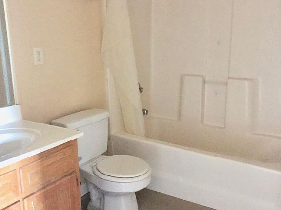 4th image of 2042 Edgewood Dr #1
