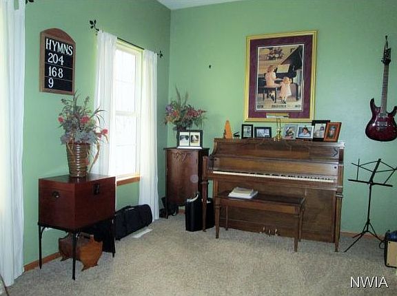 3rd image of 412 Glen Eagle Ct