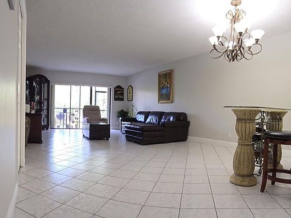 2nd image of 302 Lakeview Dr APT 102