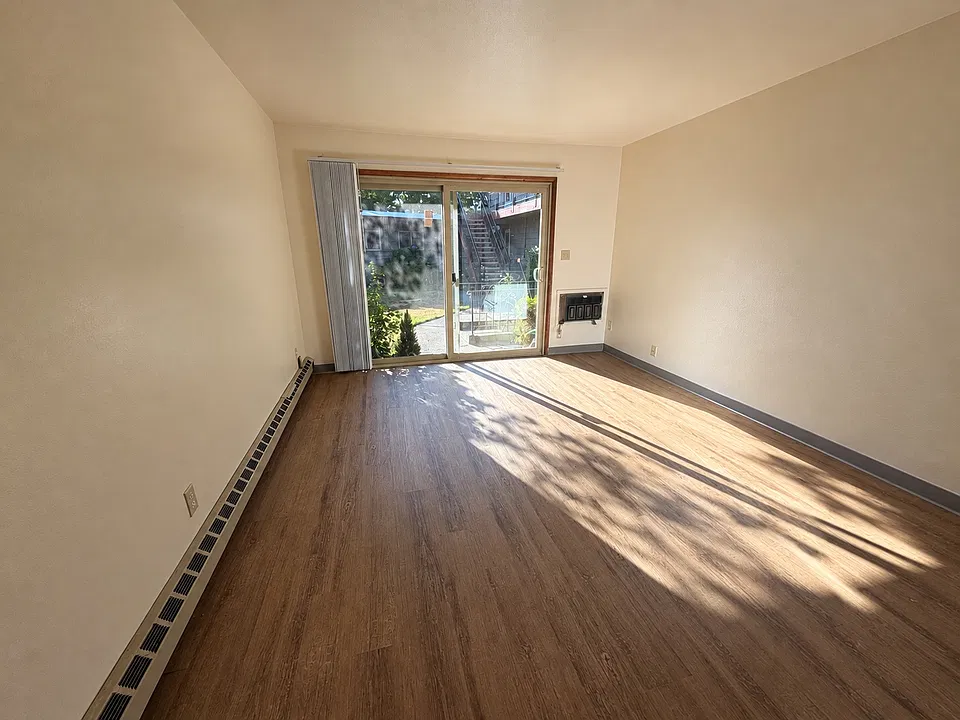 2909 N Willamette Blvd #10