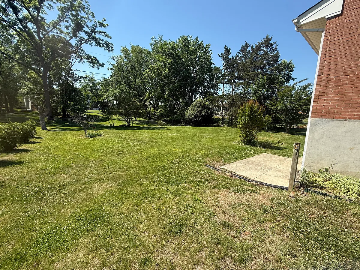 Building Photo - 517 Elden Ave