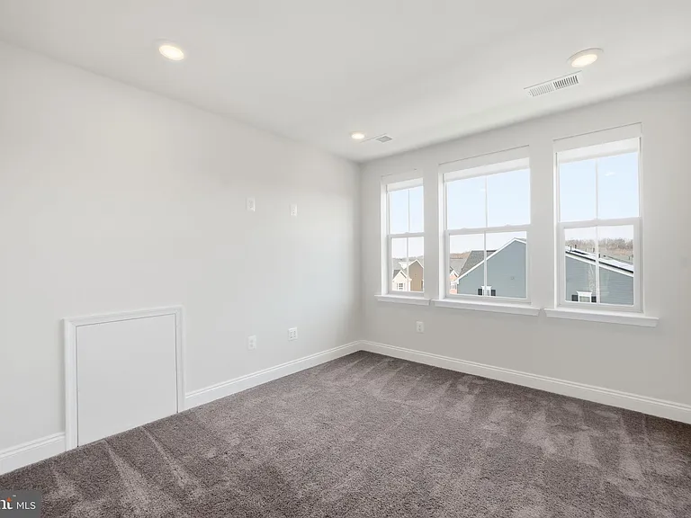 16428 Fife Way — Photo 38