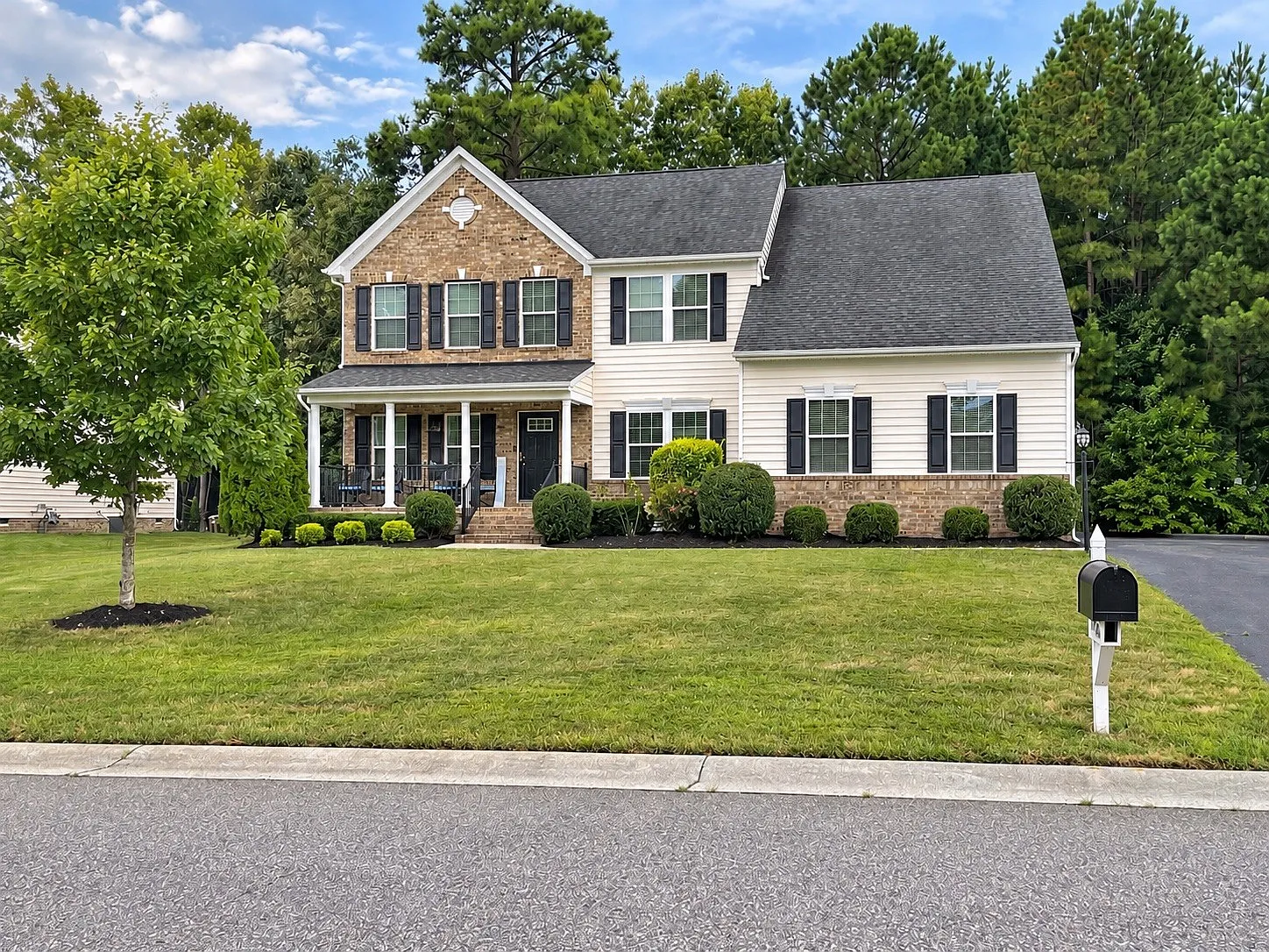 5 bed, 2810 sqft, $3,300 — Photo 1