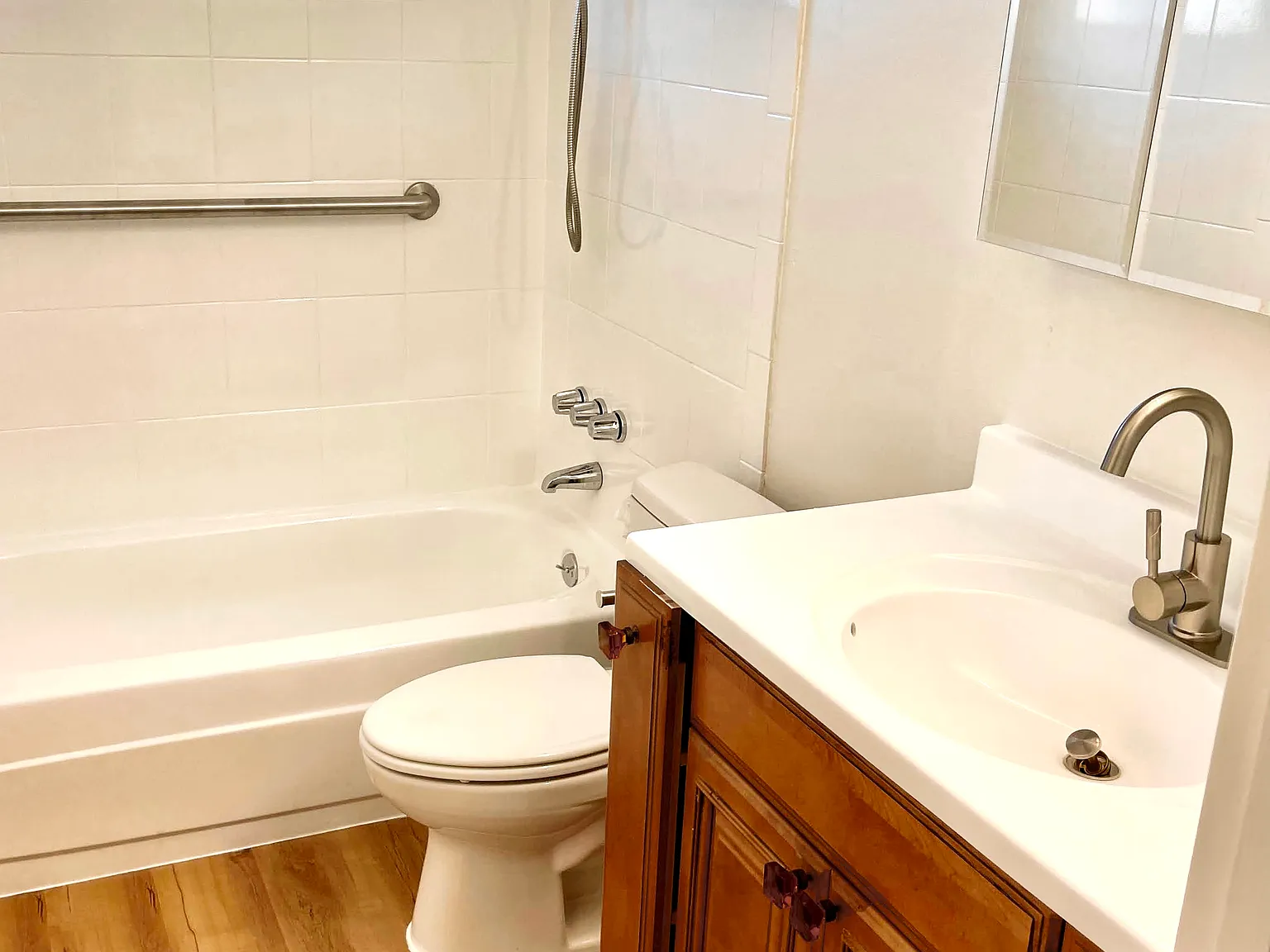 2 bed, 850 sqft, $2,700 — Photo 4
