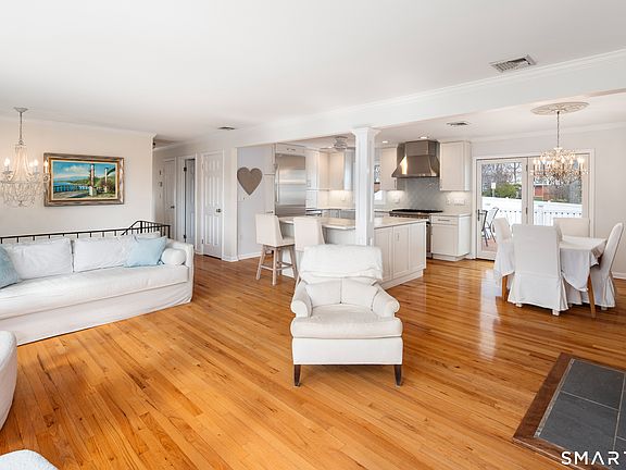 4th image of 22 Auldwood Road