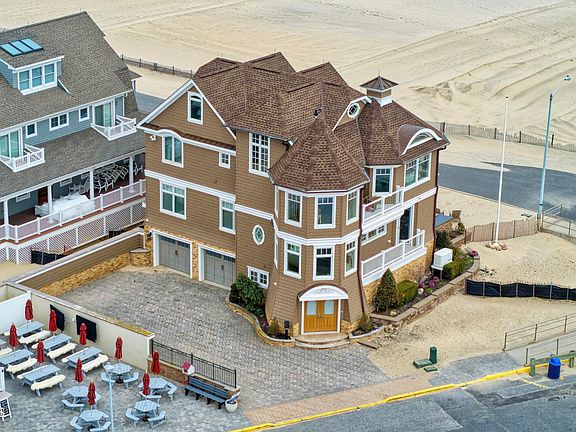 4th image of 431 Beachfront