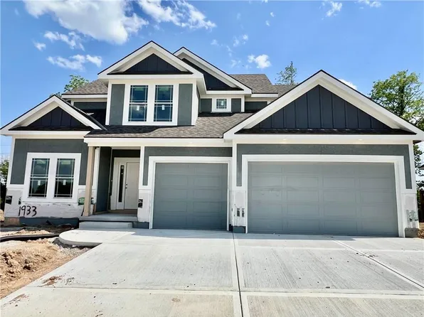 1933 Longview Rd, Liberty, MO 64068