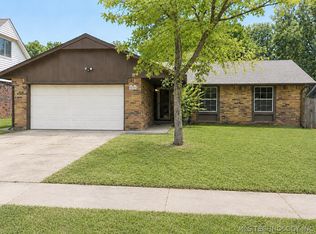 219 S 182nd Ave E, Tulsa, OK 74108