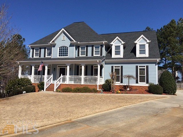 1st image of 611 Larchmont Cir