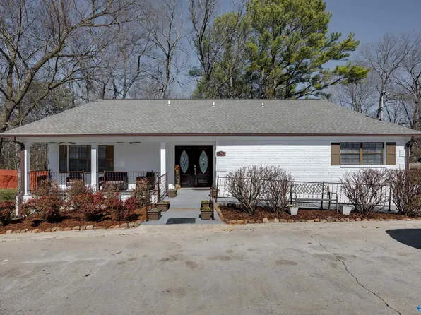 174 College St, New Market, AL 35761