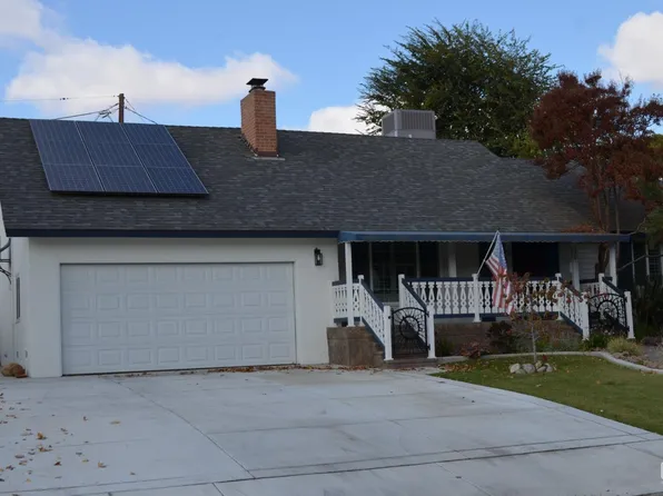 130 El Cerrito Dr, Bakersfield, CA 93305