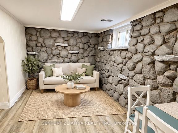 4th image of 79 Ellington Dr #Basement
