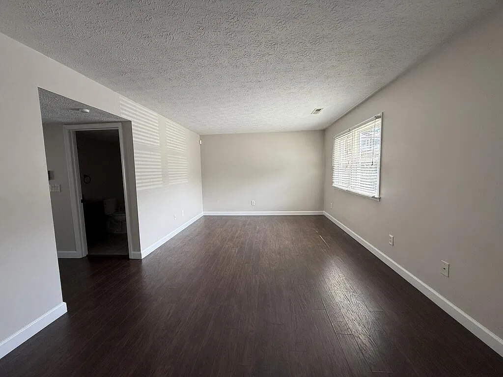 3 bed, 2.5 bath, 1426 sqft, $1,750 — Photo 2