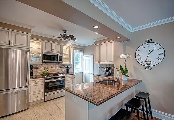 3rd image of 467 King Ave