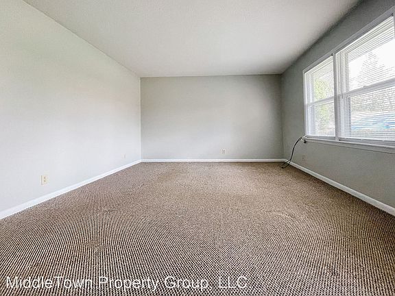 3rd image of 105 S Redwood Ln