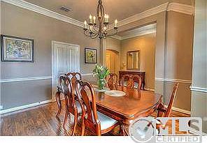 Natural lighting add to the ambiance of your dining events